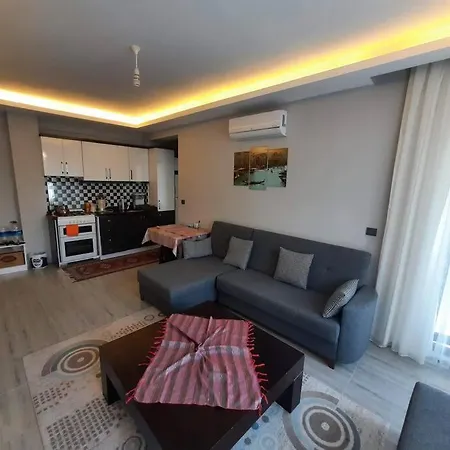 Havuzlu Sitede Ozel Bahceli Tatil Evi
