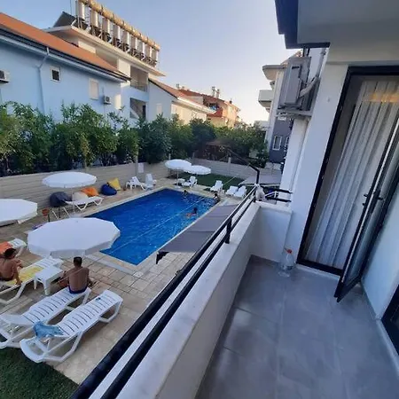 Apartament Havuzlu Sitede Ozel Bahceli Tatil Evi Side