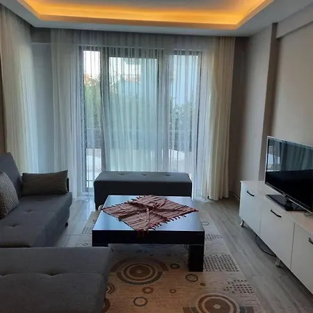 Havuzlu Sitede Ozel Bahceli Tatil Evi