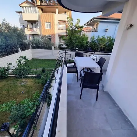 Apartament Havuzlu Sitede Ozel Bahceli Tatil Evi