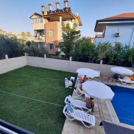 Apartament Havuzlu Sitede Ozel Bahceli Tatil Evi Side