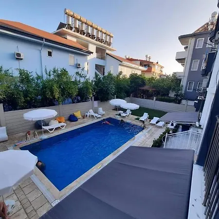 Havuzlu Sitede Ozel Bahceli Tatil Evi *