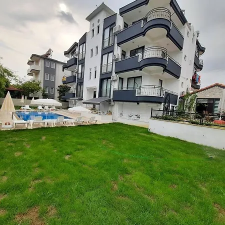 Havuzlu Sitede Ozel Bahceli Tatil Evi