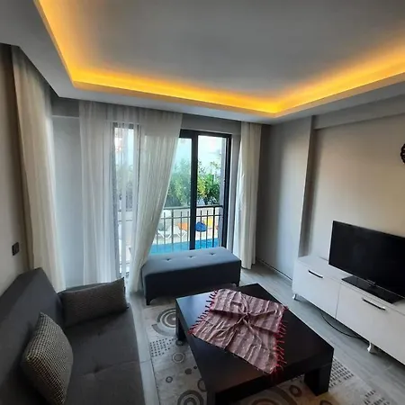 Apartament Havuzlu Sitede Ozel Bahceli Tatil Evi