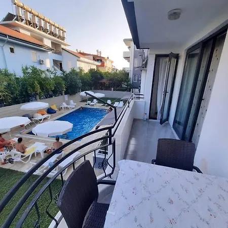Havuzlu Sitede Ozel Bahceli Tatil Evi